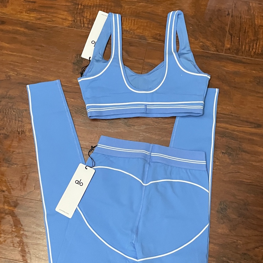 NWT alo yoga airbrush heart throb bra and legging set crystal blue size small - Picture 9 of 12